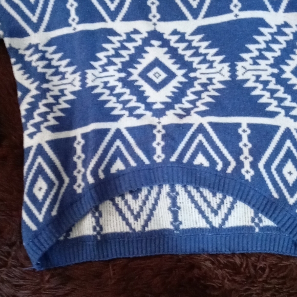 Hi/lo print sweater - Picture 2 of 6